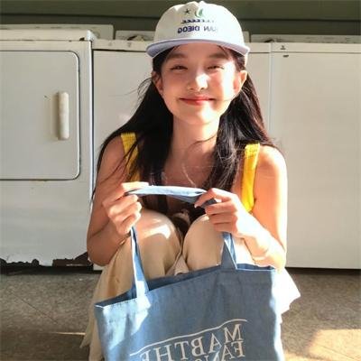 四人帮翻转校园 海报
